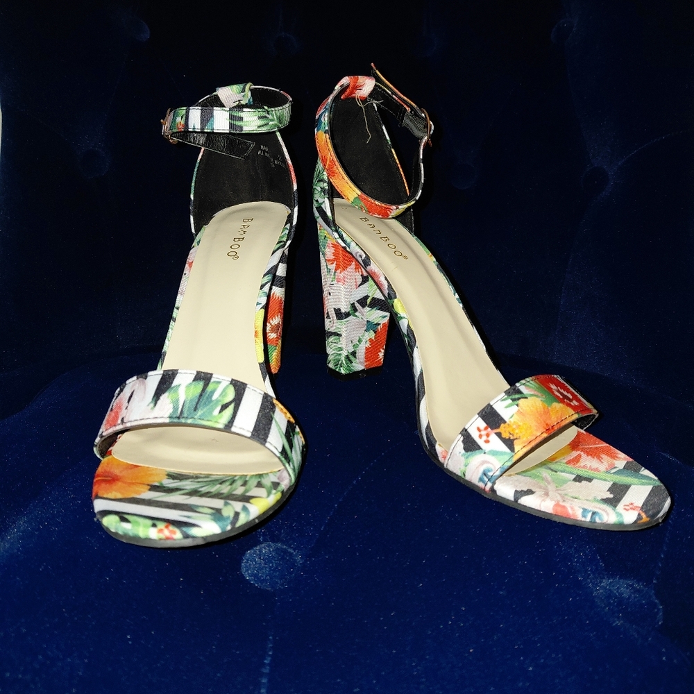 EUC ​Bamboo Tropical Floral & Striped Ankle Strap Block Heels - Size 10! - Picture 8 of 16